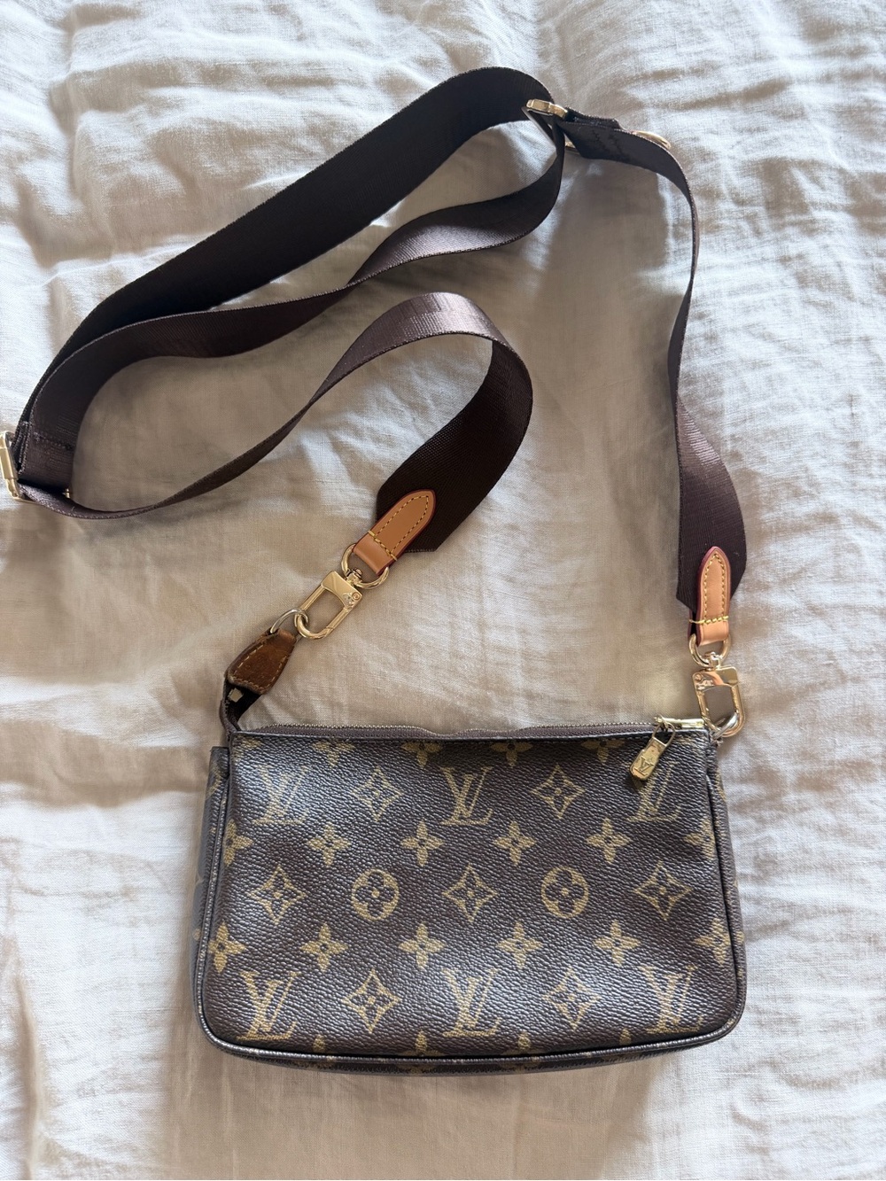 Authentic LV Monogram
Pochette
